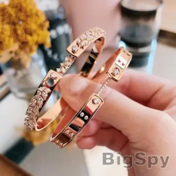 View More Nouvel Heritage | Essential Luxury Fine Jewelry Ads On BigSpy