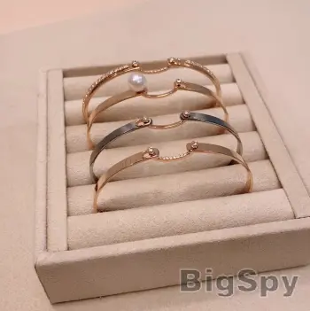 View More Nouvel Heritage | Essential Luxury Fine Jewelry Ads On BigSpy